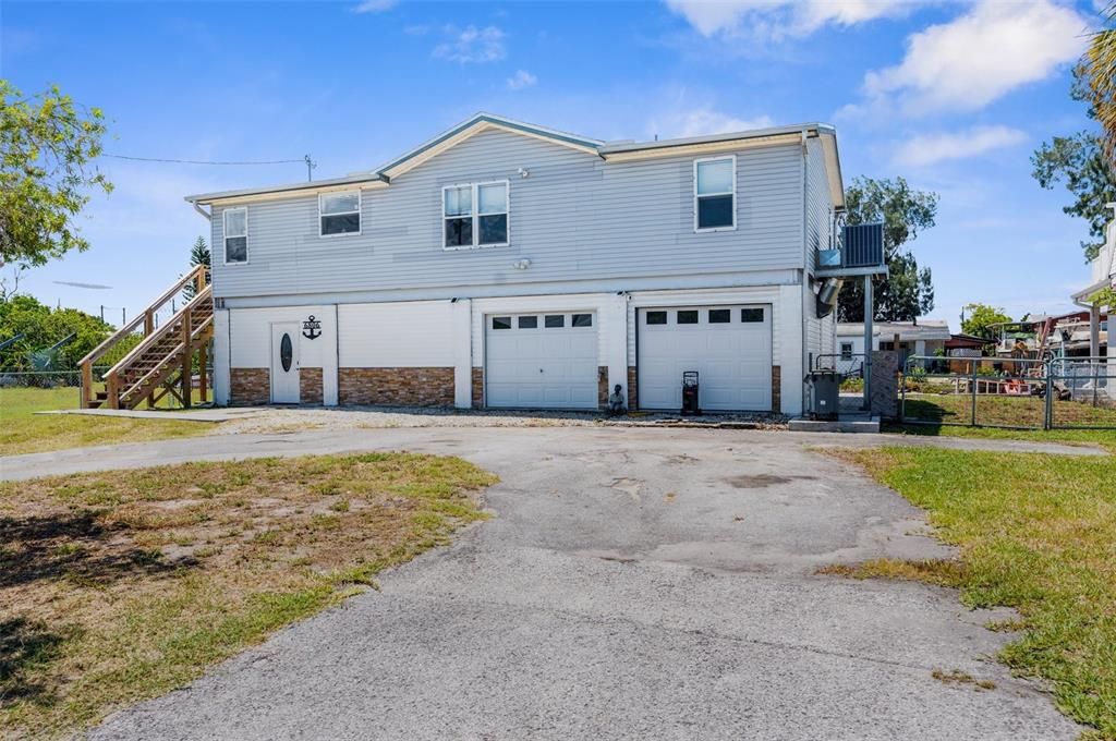 Active With Contract: $400,000 (3 beds, 2 baths, 1296 Square Feet)