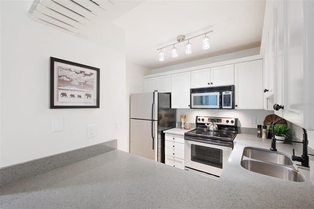 Active With Contract: $365,000 (2 beds, 2 baths, 779 Square Feet)