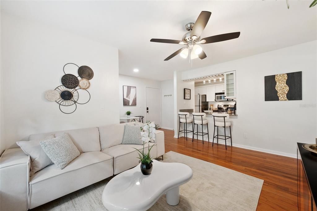 Active With Contract: $365,000 (2 beds, 2 baths, 779 Square Feet)