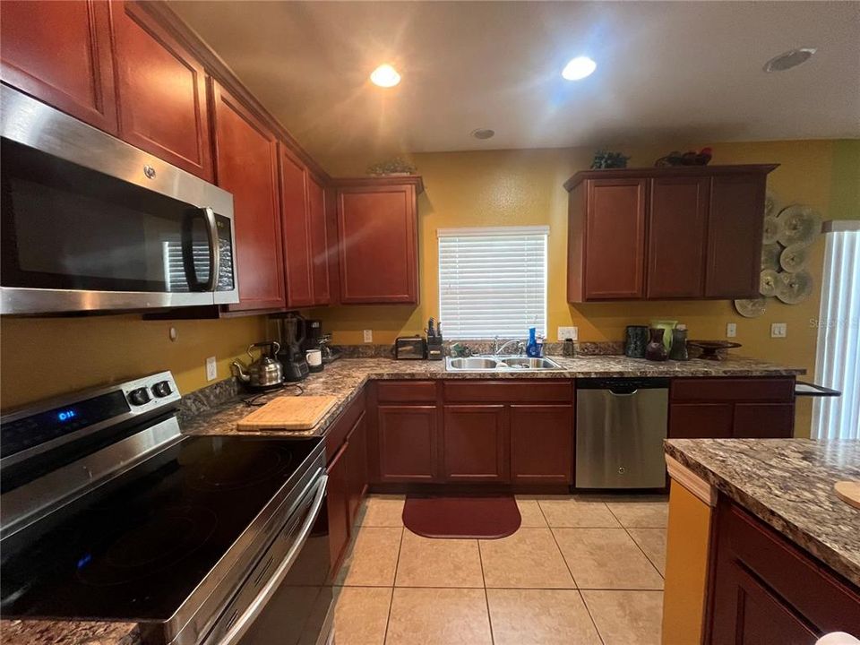 For Rent: $3,200 (5 beds, 3 baths, 2868 Square Feet)