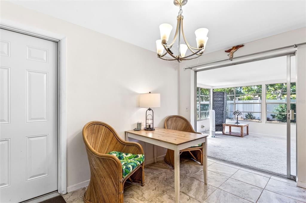 For Sale: $359,900 (2 beds, 2 baths, 1010 Square Feet)