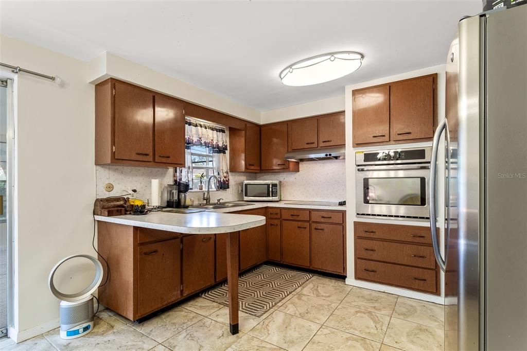 For Sale: $359,900 (2 beds, 2 baths, 1010 Square Feet)