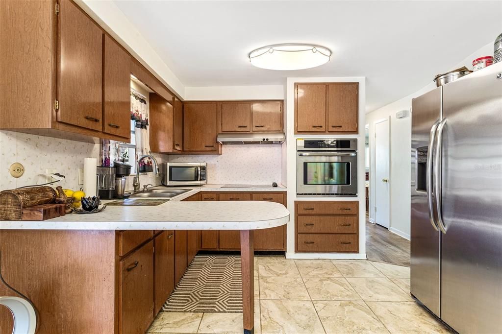 For Sale: $359,900 (2 beds, 2 baths, 1010 Square Feet)