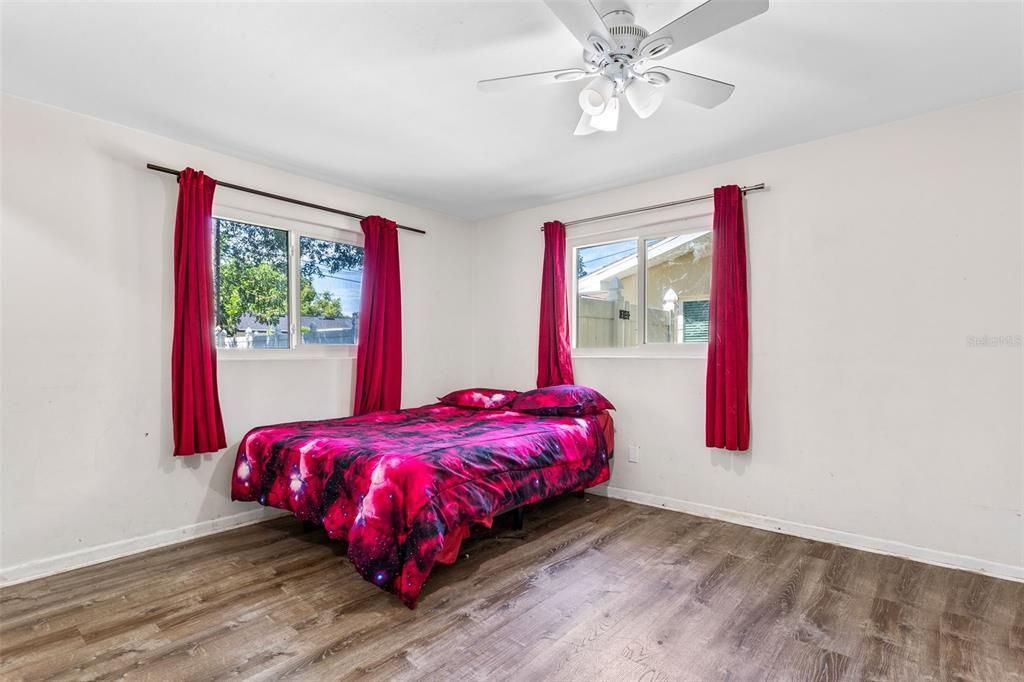 For Sale: $359,900 (2 beds, 2 baths, 1010 Square Feet)