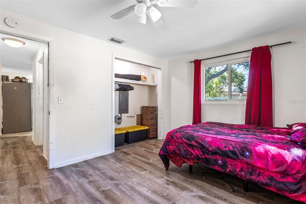 For Sale: $359,900 (2 beds, 2 baths, 1010 Square Feet)