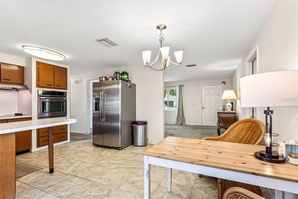 For Sale: $359,900 (2 beds, 2 baths, 1010 Square Feet)