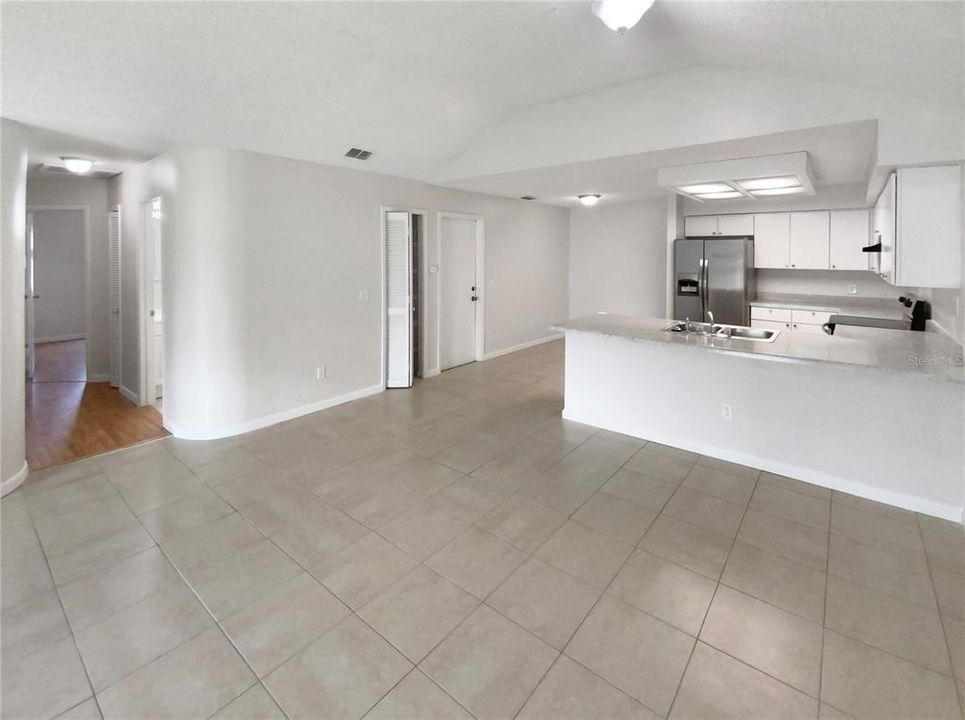 For Sale: $246,000 (2 beds, 2 baths, 1192 Square Feet)