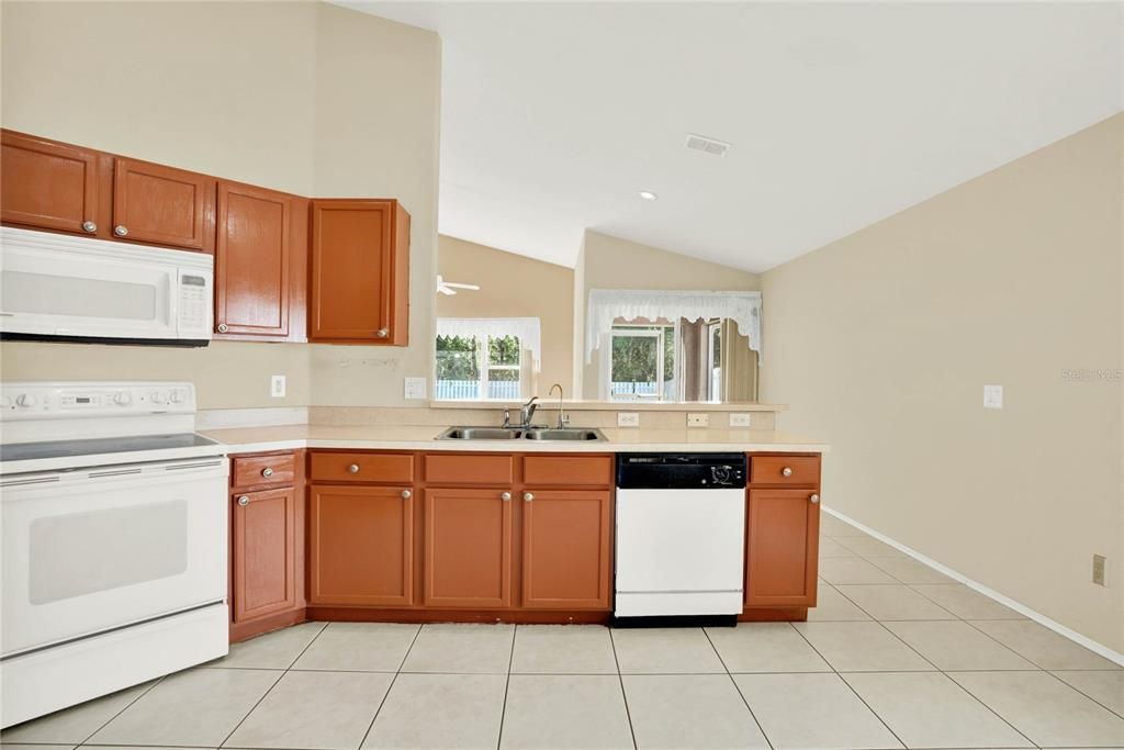 Active With Contract: $374,900 (3 beds, 2 baths, 1481 Square Feet)