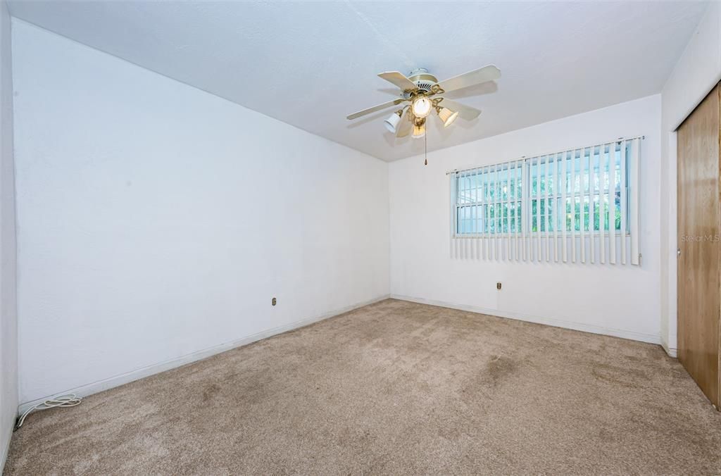 For Sale: $129,900 (2 beds, 1 baths, 875 Square Feet)