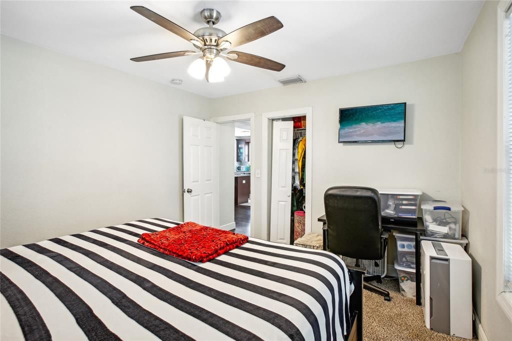 For Sale: $290,000 (2 beds, 1 baths, 845 Square Feet)