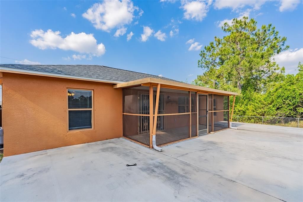 For Sale: $305,000 (3 beds, 2 baths, 1417 Square Feet)