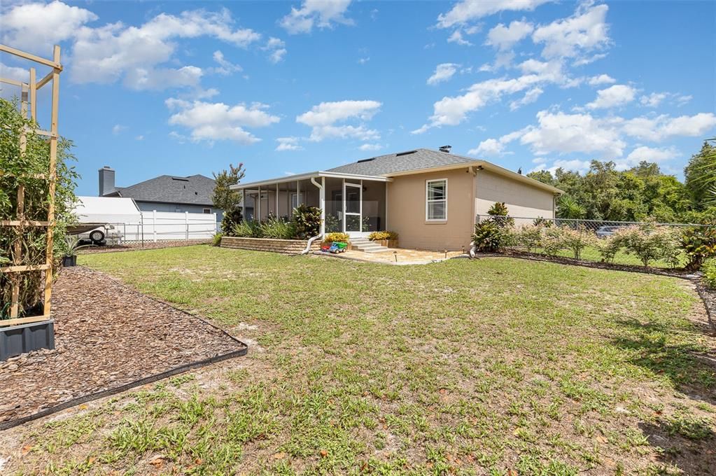 Active With Contract: $310,000 (2 beds, 2 baths, 1288 Square Feet)