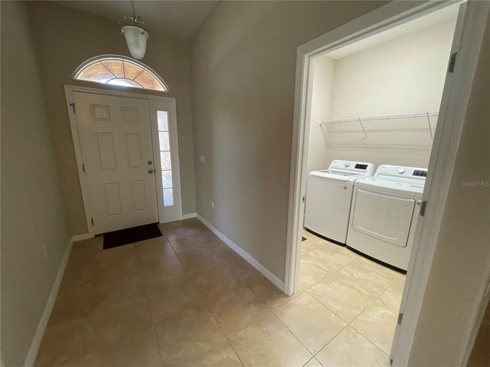 For Rent: $2,000 (3 beds, 2 baths, 1801 Square Feet)