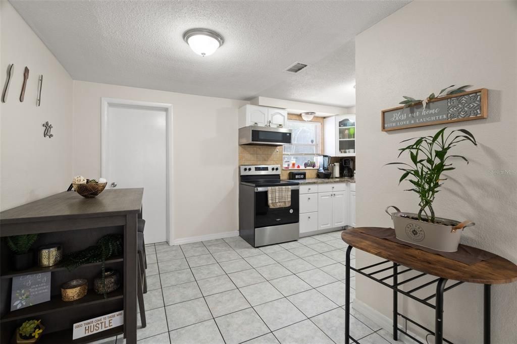 For Sale: $249,000 (3 beds, 2 baths, 988 Square Feet)