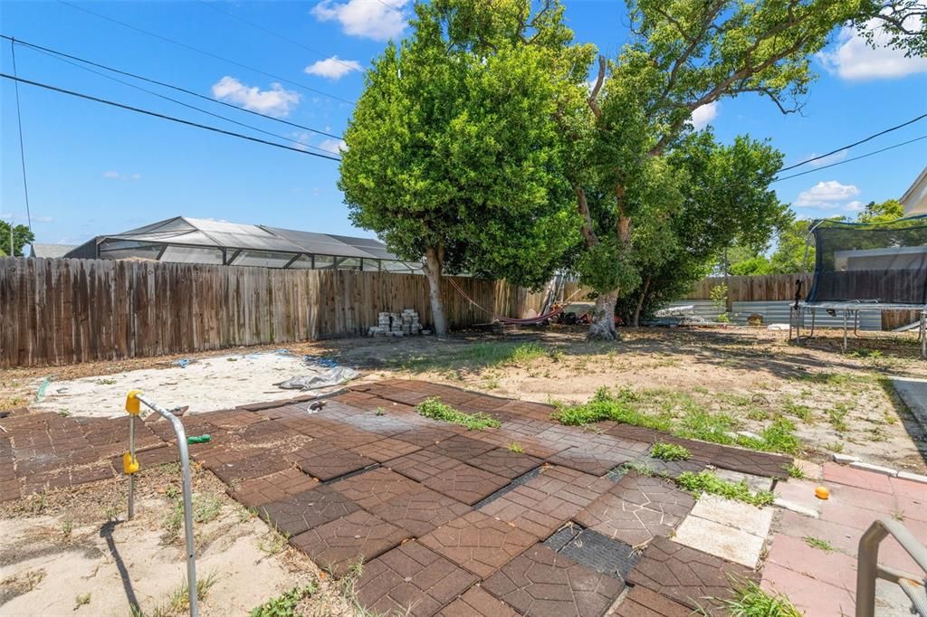 For Sale: $249,000 (3 beds, 2 baths, 988 Square Feet)