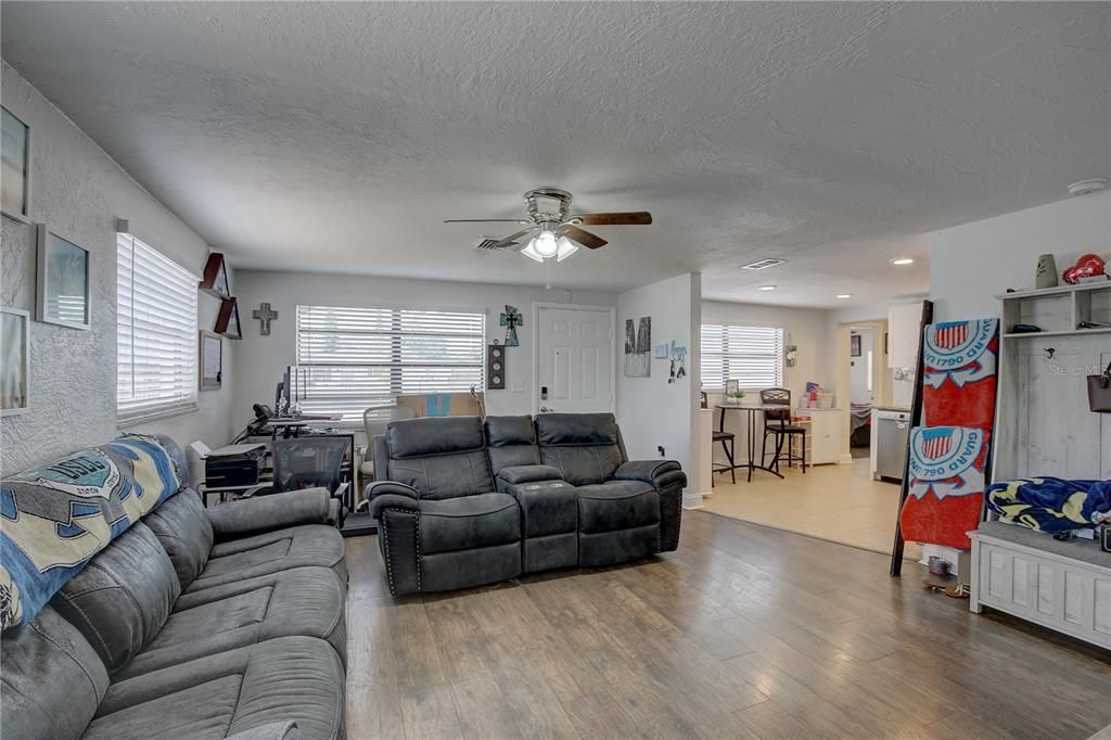 For Sale: $390,000 (3 beds, 2 baths, 1263 Square Feet)