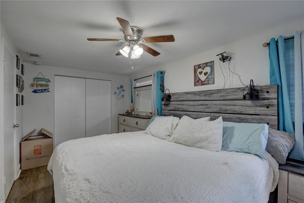 For Sale: $390,000 (3 beds, 2 baths, 1263 Square Feet)