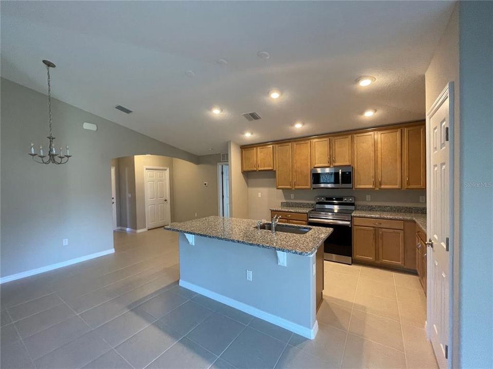 For Rent: $1,875 (3 beds, 2 baths, 1351 Square Feet)