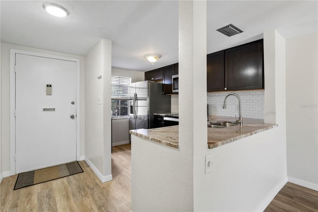 For Rent: $1,675 (2 beds, 1 baths, 904 Square Feet)