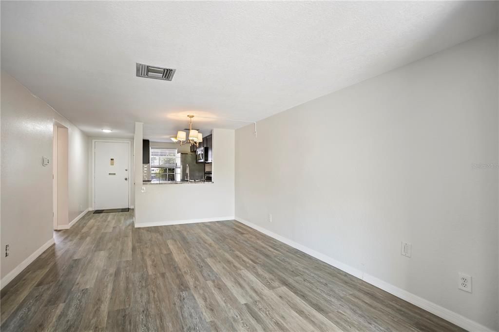 For Rent: $1,675 (2 beds, 1 baths, 904 Square Feet)