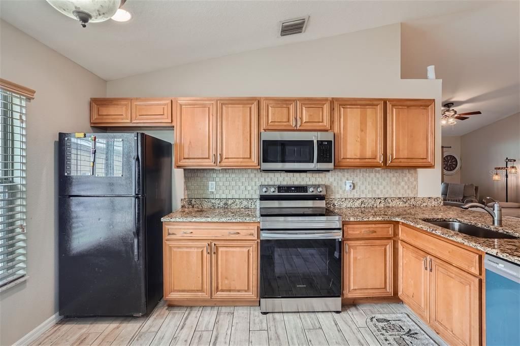 For Sale: $375,000 (3 beds, 2 baths, 1461 Square Feet)