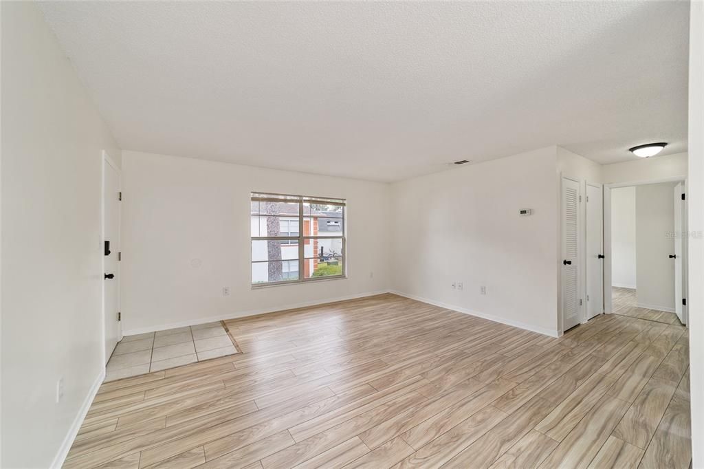 For Sale: $115,000 (2 beds, 1 baths, 891 Square Feet)