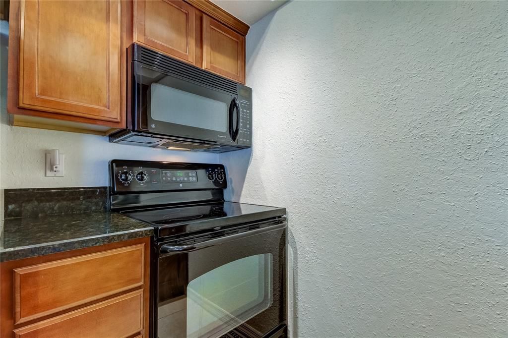 For Sale: $240,000 (1 beds, 1 baths, 818 Square Feet)