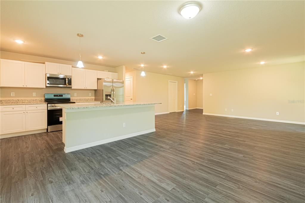 For Sale: $380,000 (4 beds, 2 baths, 1800 Square Feet)