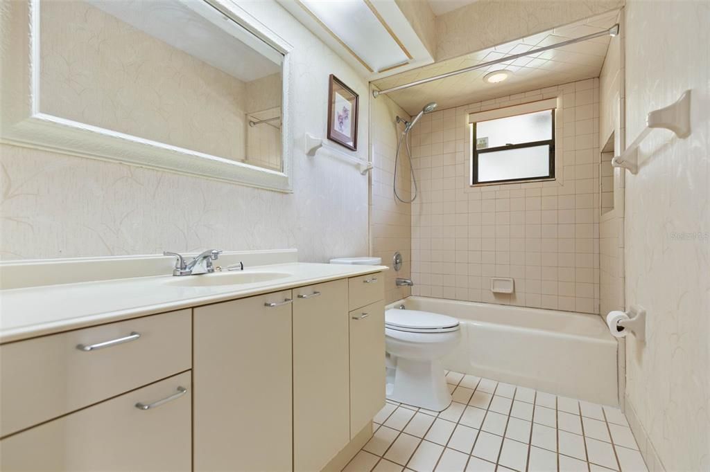 待售: $399,000 (2 贝兹, 2 浴室, 2035 平方英尺)