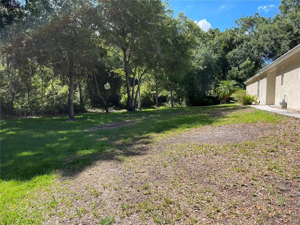 Active With Contract: $332,000 (3 beds, 2 baths, 1713 Square Feet)