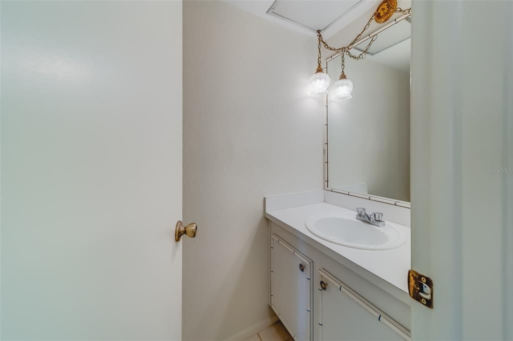 For Sale: $234,900 (1 beds, 1 baths, 920 Square Feet)