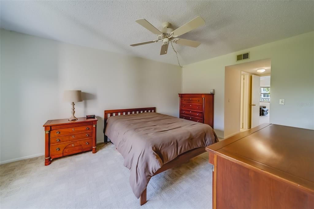 For Sale: $234,900 (1 beds, 1 baths, 920 Square Feet)