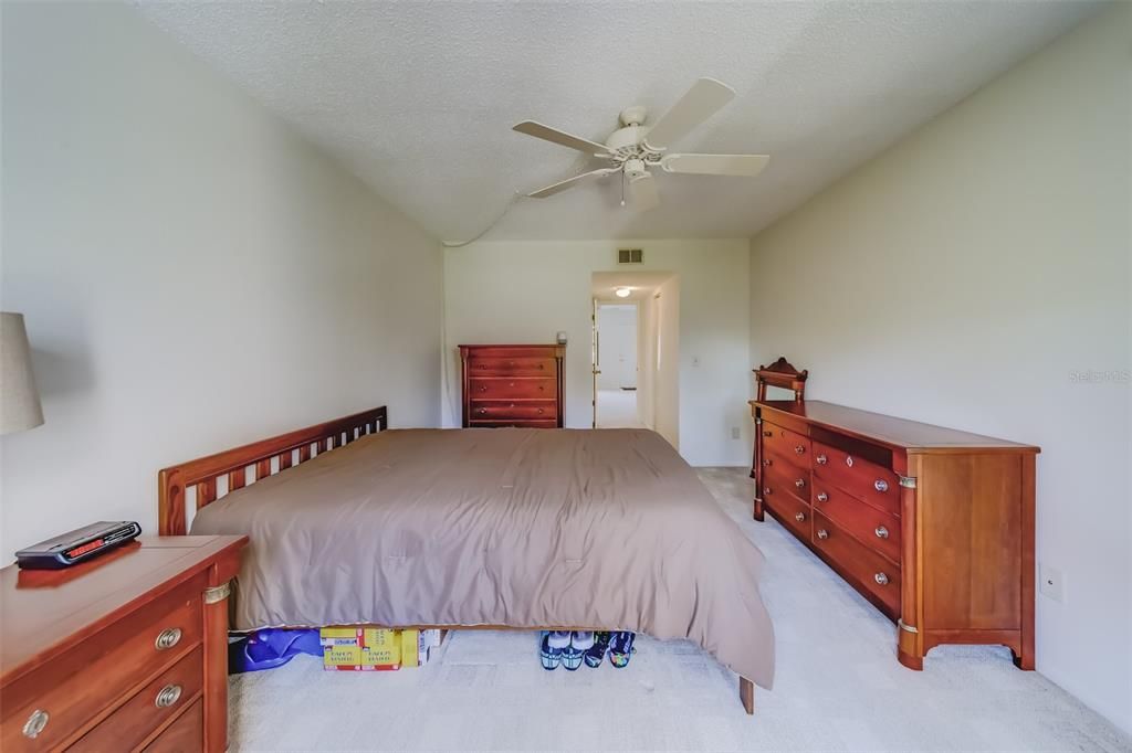 For Sale: $234,900 (1 beds, 1 baths, 920 Square Feet)