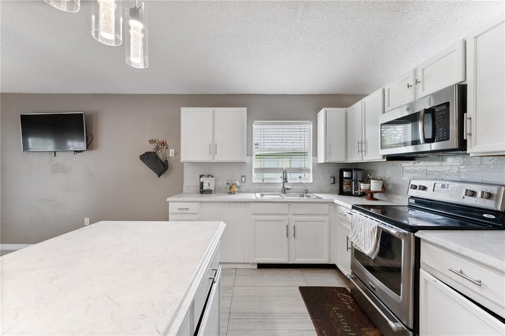 For Sale: $389,990 (3 beds, 2 baths, 1425 Square Feet)