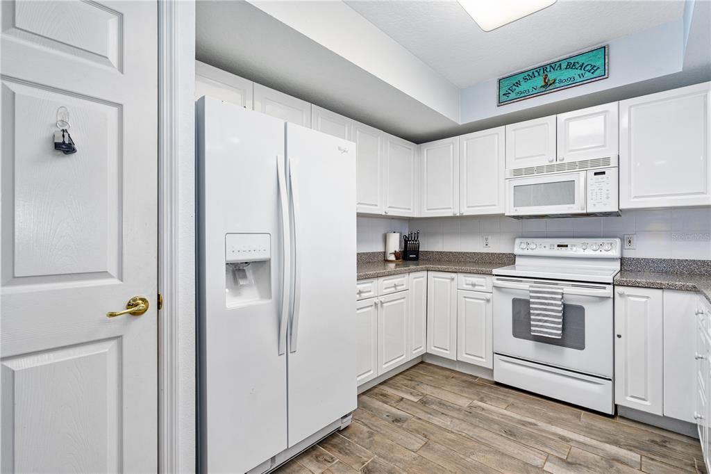 For Sale: $469,000 (3 beds, 2 baths, 1697 Square Feet)