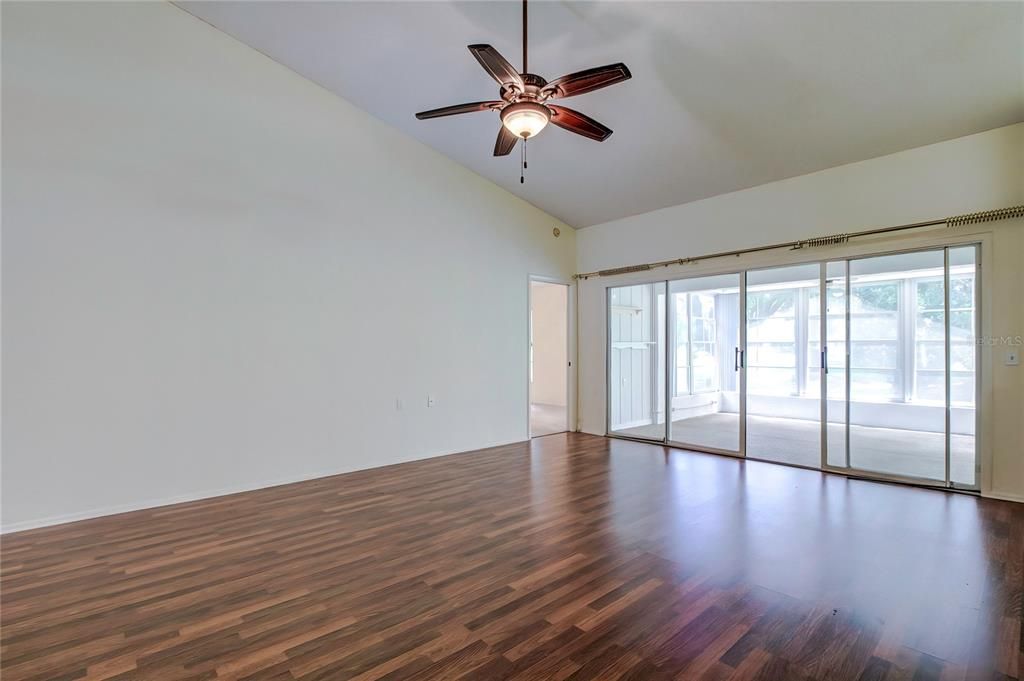 For Sale: $249,900 (2 beds, 2 baths, 1290 Square Feet)