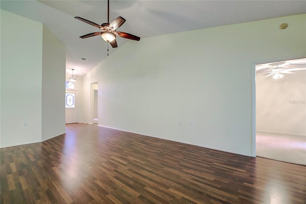 For Sale: $249,900 (2 beds, 2 baths, 1290 Square Feet)