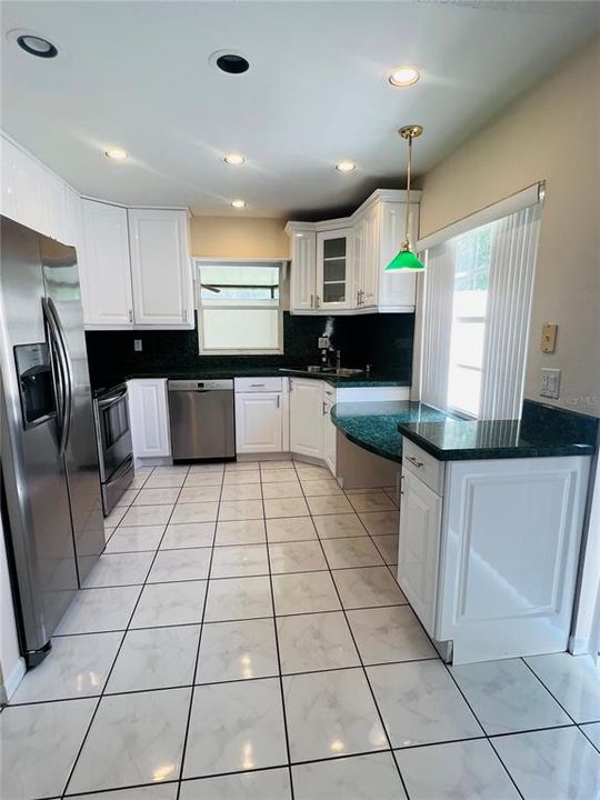 For Rent: $2,650 (3 beds, 2 baths, 1405 Square Feet)