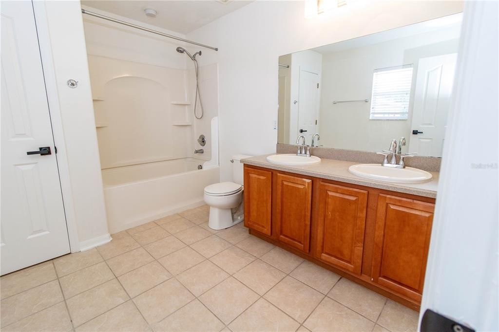 For Sale: $435,000 (3 beds, 2 baths, 1862 Square Feet)