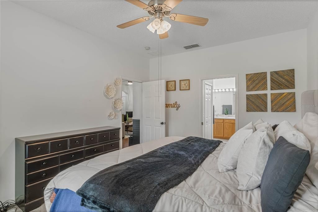 Active With Contract: $375,000 (3 beds, 2 baths, 1509 Square Feet)