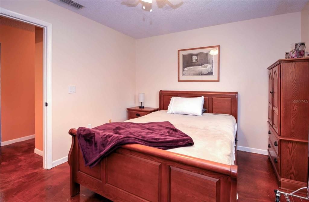 For Sale: $205,000 (2 beds, 2 baths, 1092 Square Feet)