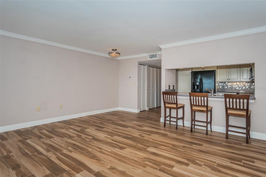 For Sale: $350,000 (1 beds, 1 baths, 790 Square Feet)