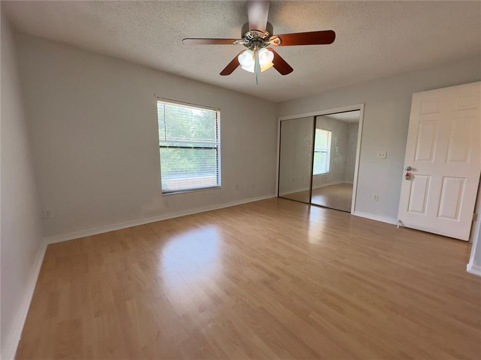 For Sale: $209,900 (2 beds, 1 baths, 1032 Square Feet)