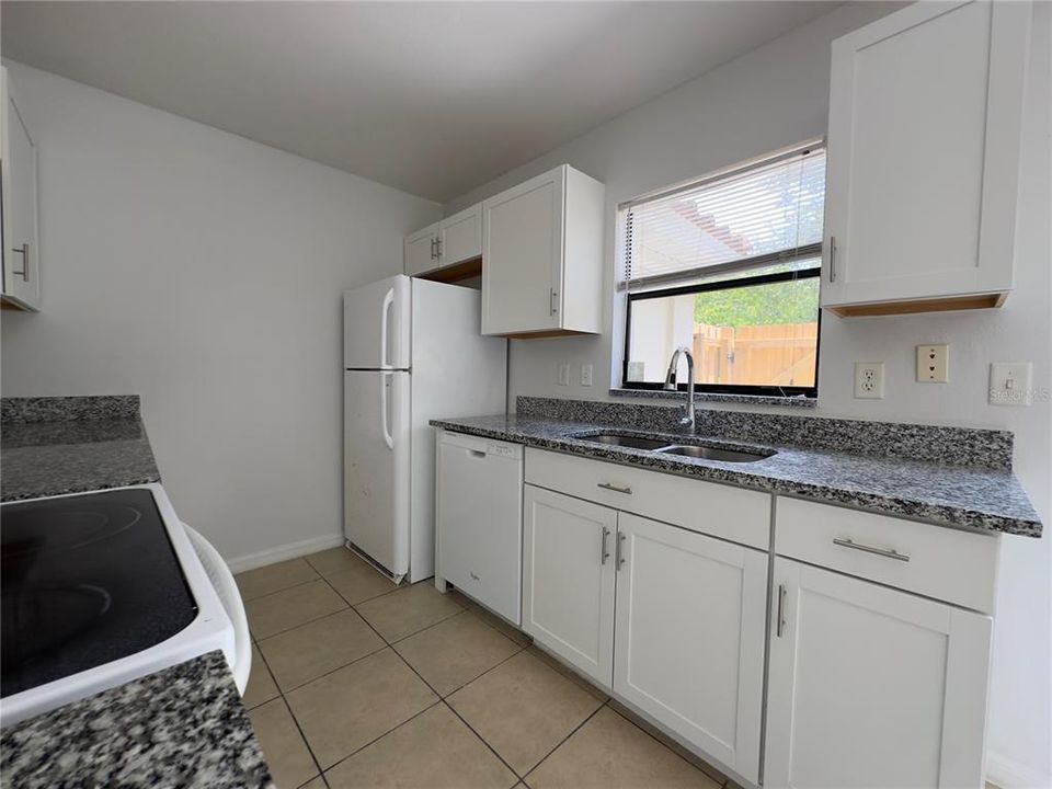 For Sale: $209,900 (2 beds, 1 baths, 1032 Square Feet)