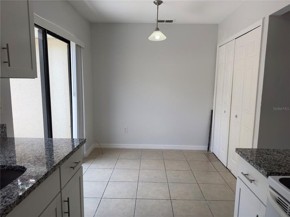 For Sale: $209,900 (2 beds, 1 baths, 1032 Square Feet)