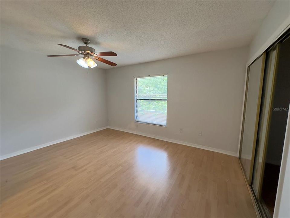 For Sale: $204,900 (2 beds, 1 baths, 1032 Square Feet)