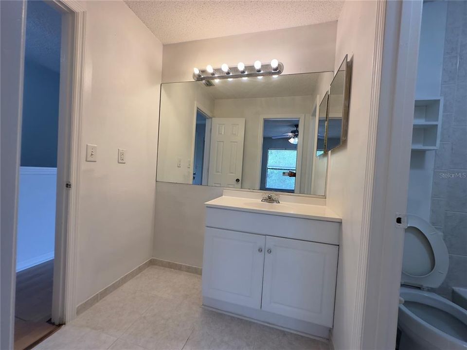 For Sale: $204,900 (2 beds, 1 baths, 1032 Square Feet)