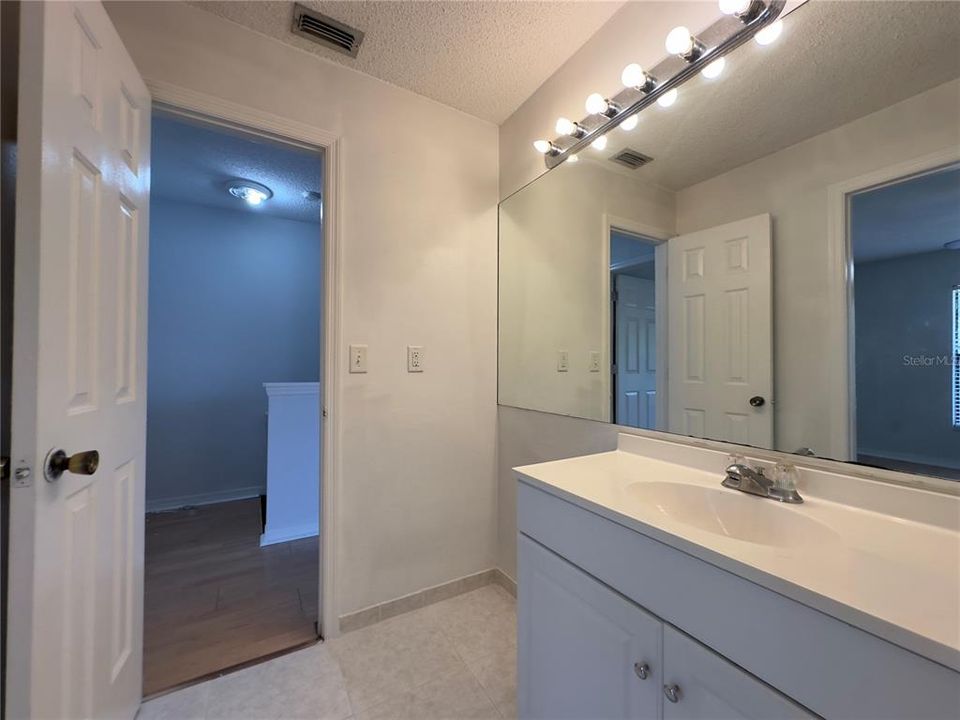 For Sale: $209,900 (2 beds, 1 baths, 1032 Square Feet)