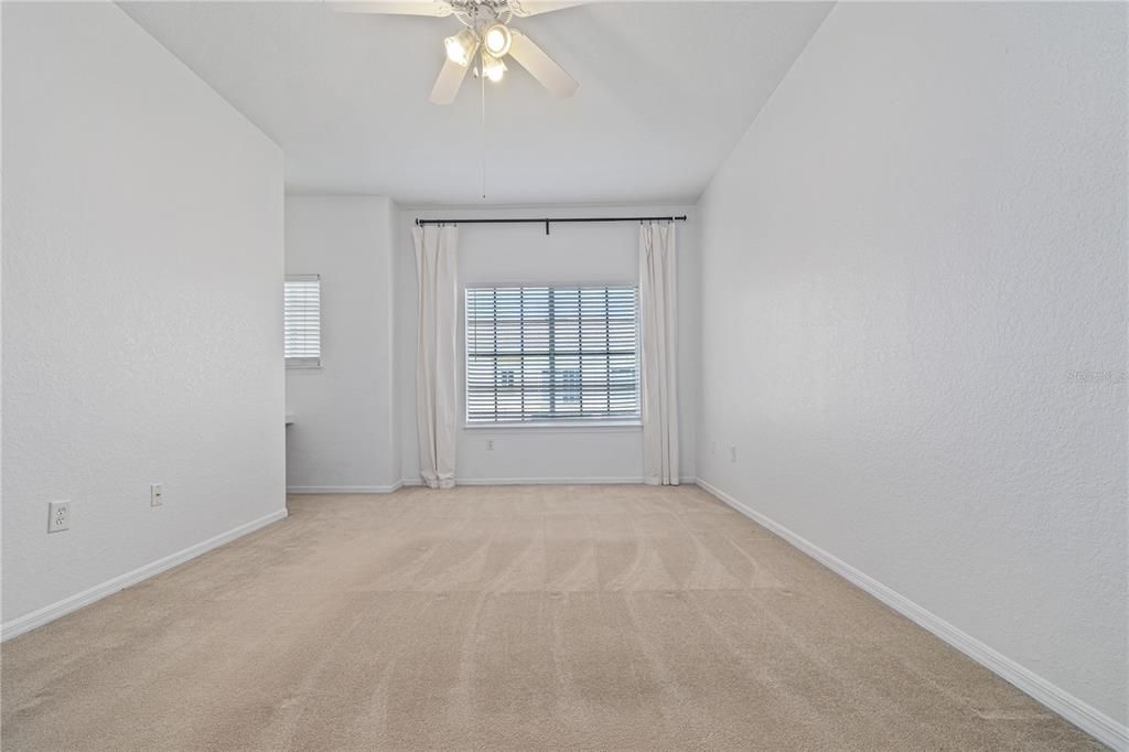 Active With Contract: $309,000 (1 beds, 1 baths, 881 Square Feet)