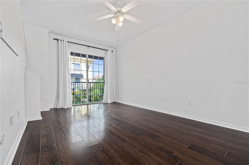 Active With Contract: $309,000 (1 beds, 1 baths, 881 Square Feet)